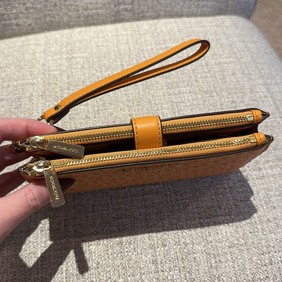 Genuine Michael Kors Clutch - Picture 3 of 12
